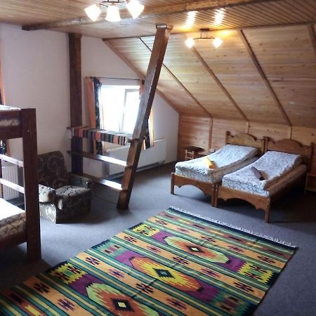 Guest House Mansarda Yaremche Eksteriør billede