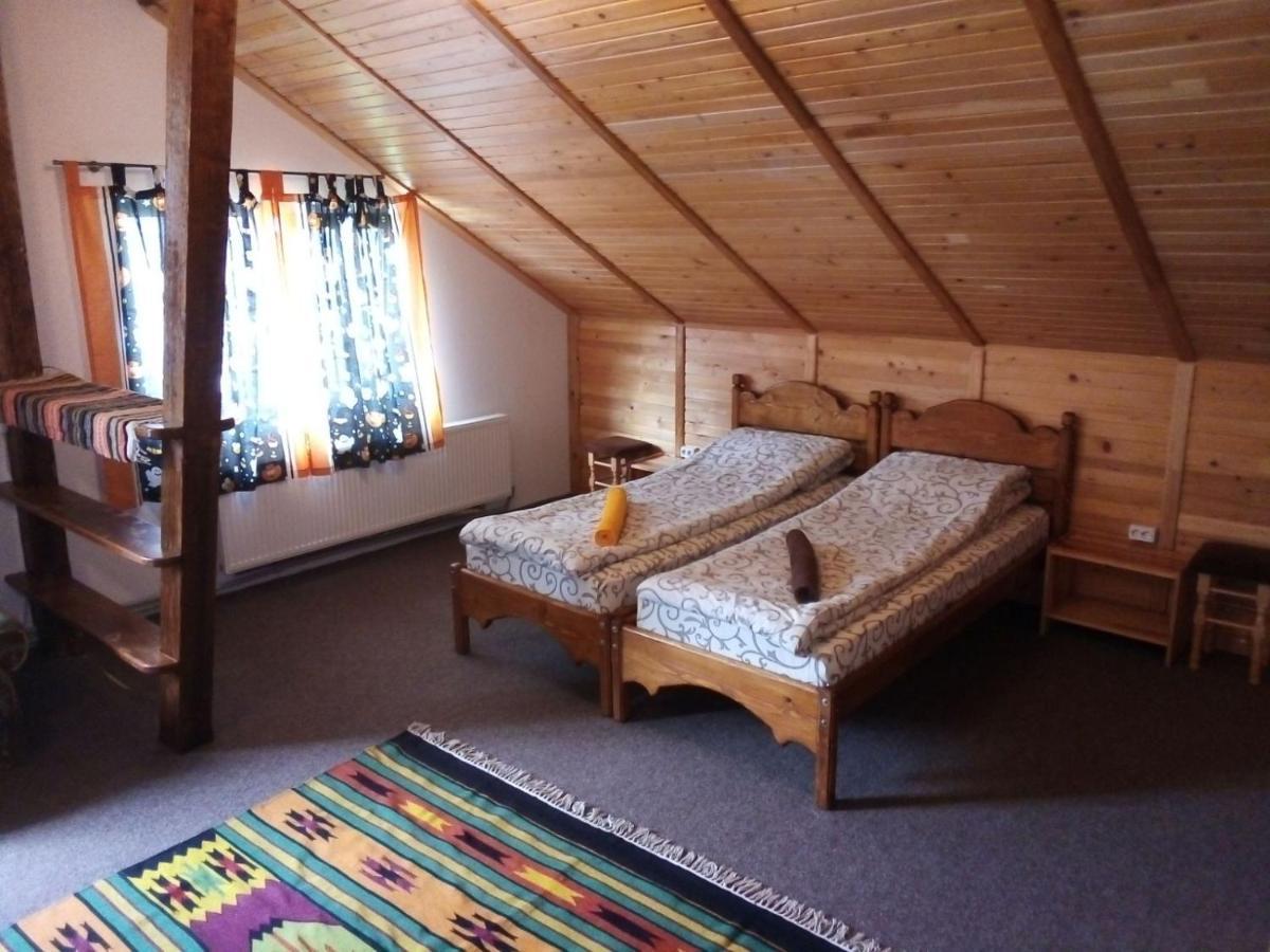 Guest House Mansarda Yaremche Eksteriør billede