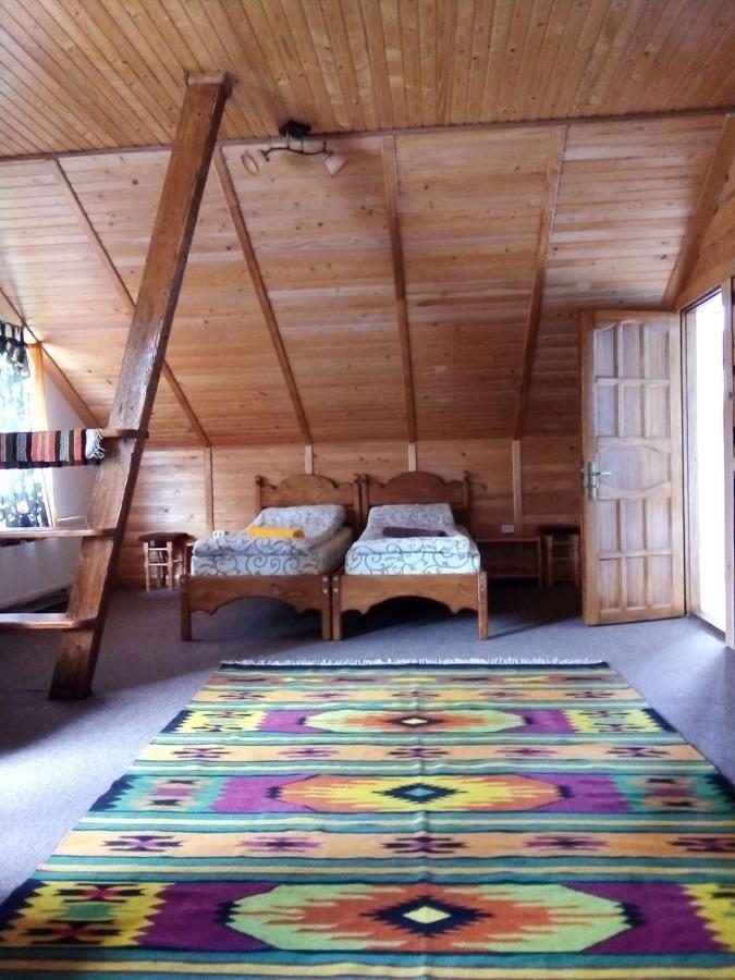 Guest House Mansarda Yaremche Eksteriør billede