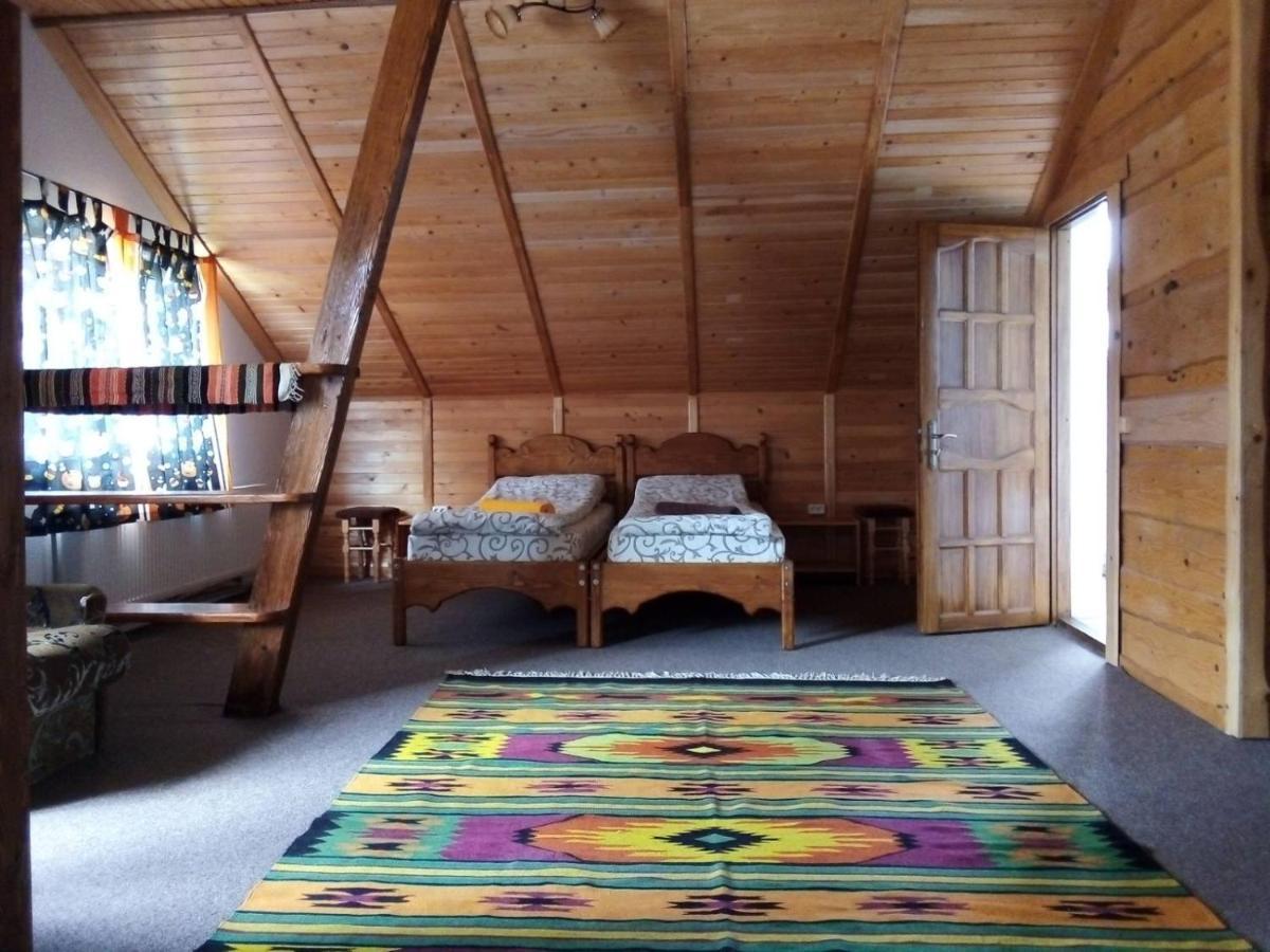 Guest House Mansarda Yaremche Eksteriør billede