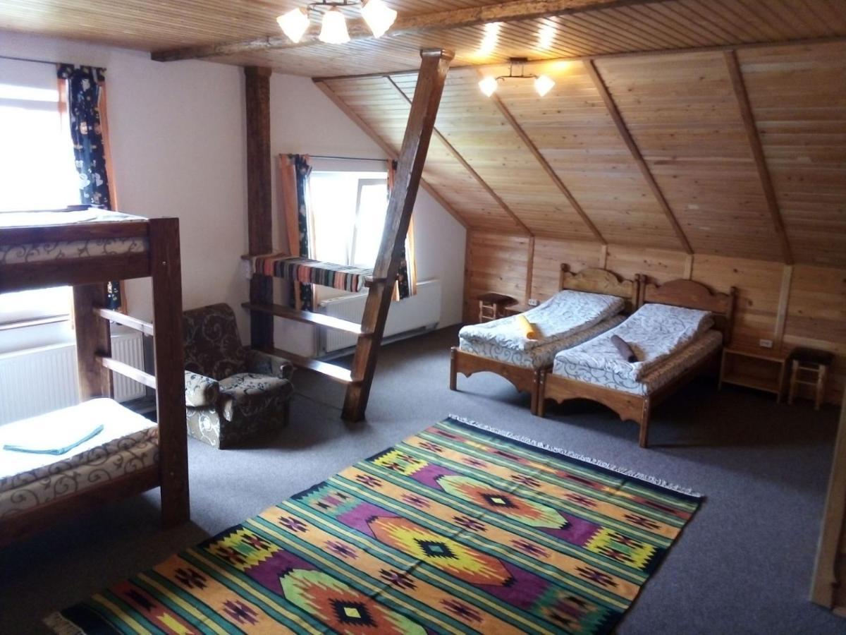 Guest House Mansarda Yaremche Eksteriør billede