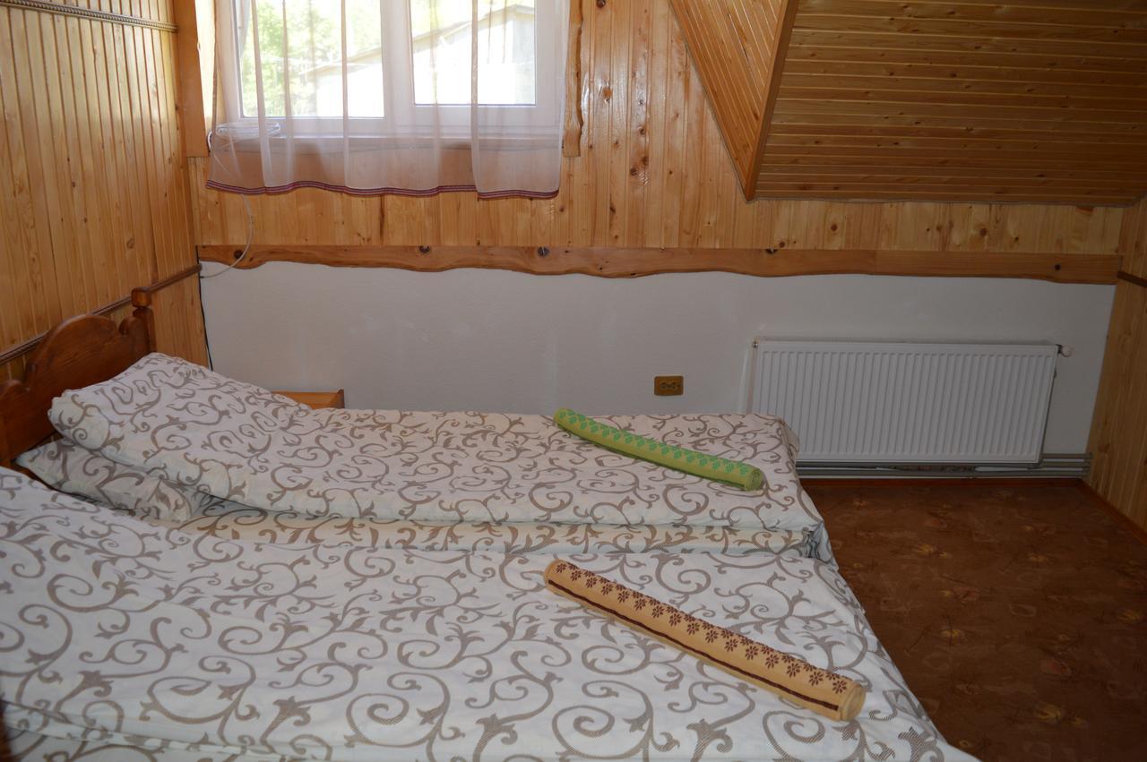 Guest House Mansarda Yaremche Eksteriør billede