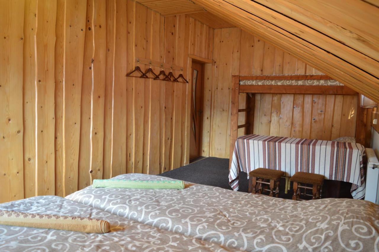Guest House Mansarda Yaremche Eksteriør billede
