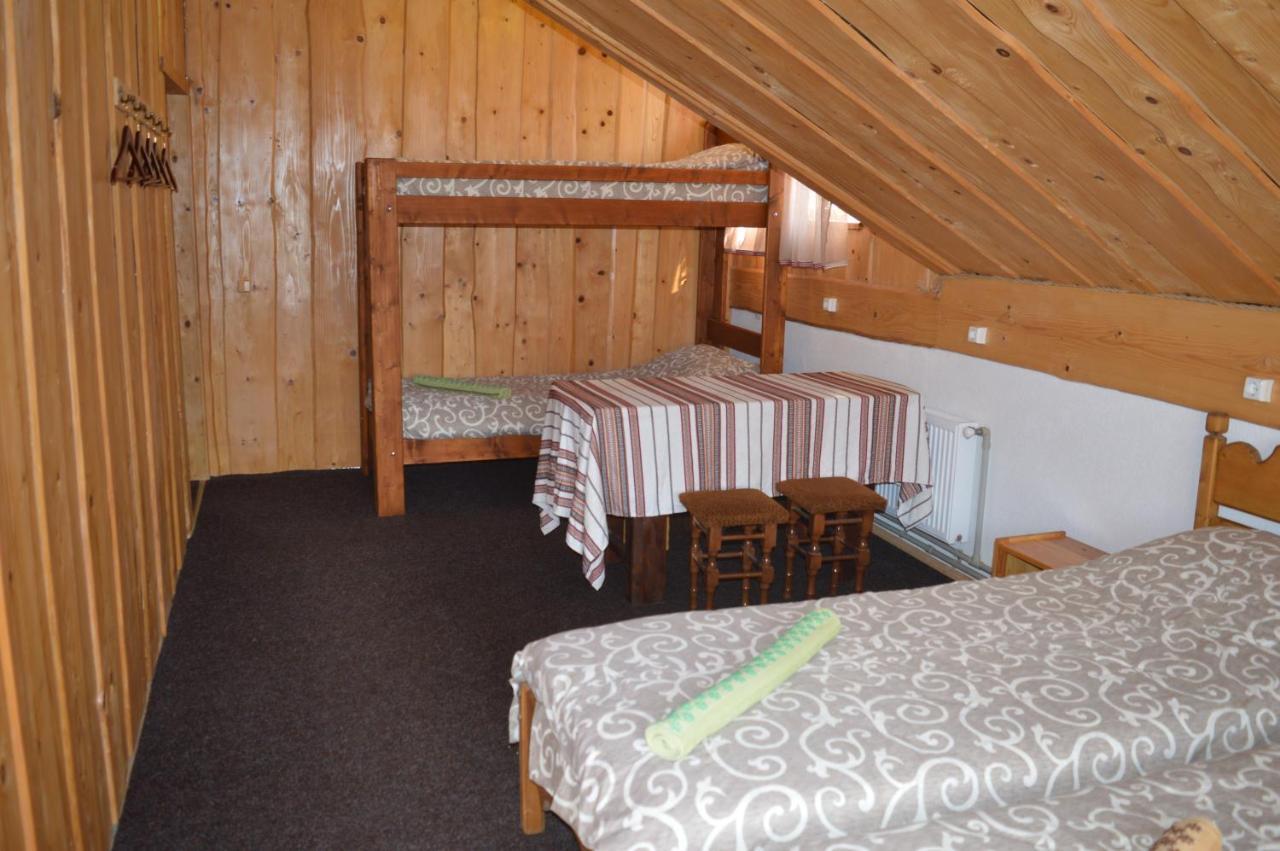 Guest House Mansarda Yaremche Eksteriør billede