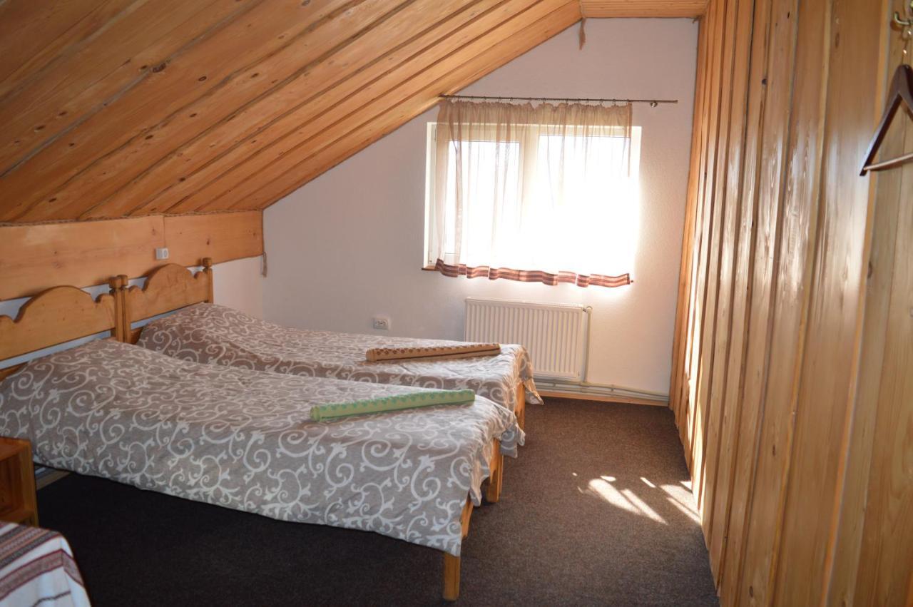Guest House Mansarda Yaremche Eksteriør billede