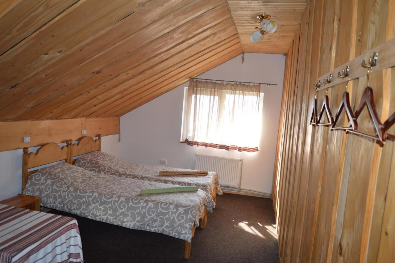 Guest House Mansarda Yaremche Eksteriør billede
